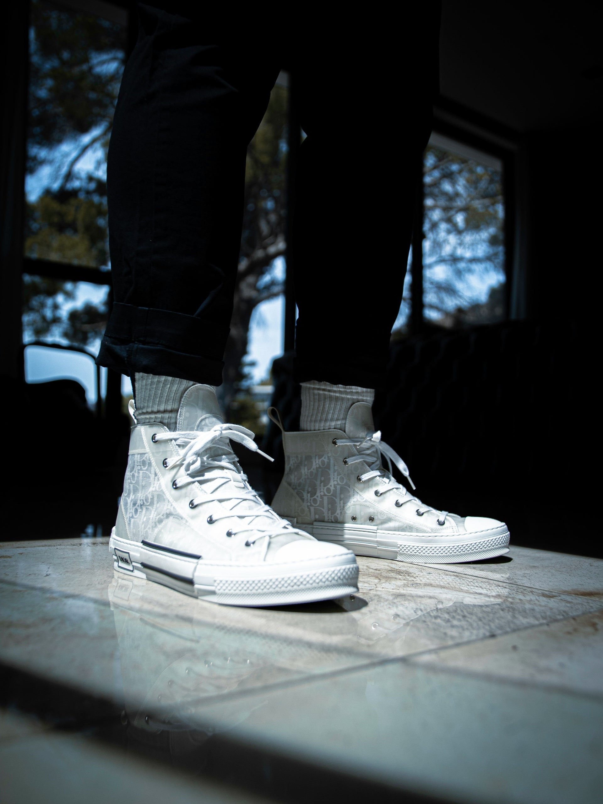 Men’s sneakers from top brands including Nike, Air Jordan, adidas, and New Balance—featuring trending styles, limited-edition releases, and sport-inspired street fashion.