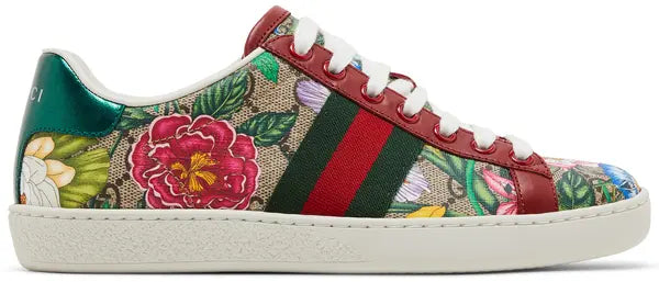 Gucci Wmns Ace GG Supreme Low 'Flora Print - Red' sneaker with all-over floral design and red leather heel tab.
