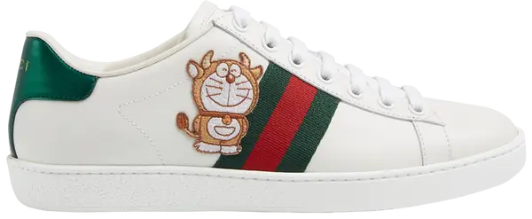 Doraemon x Gucci Wmns Ace ivory leather sneaker featuring Devil Doraemon patch, green-red Web stripes, and metallic heel accents.