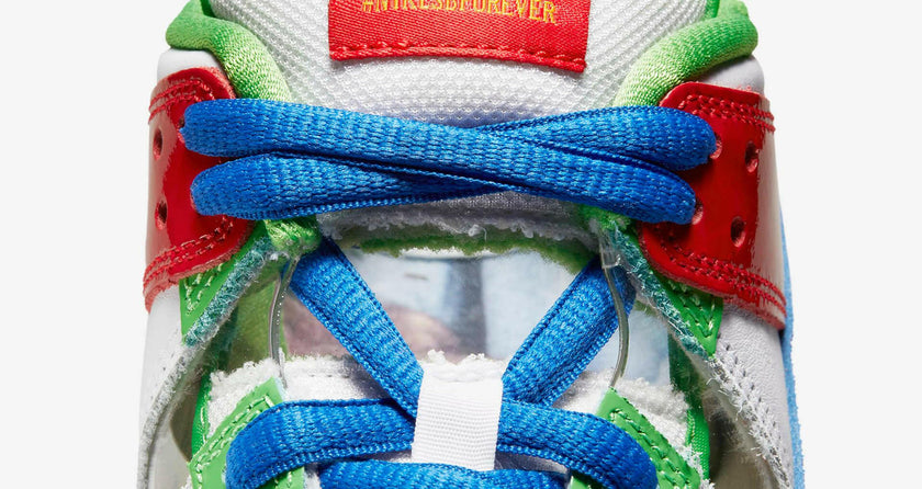 Nike SB Dunk Low Sandy Sneakers - GENUINE AUTHENTIC BRAND LLC